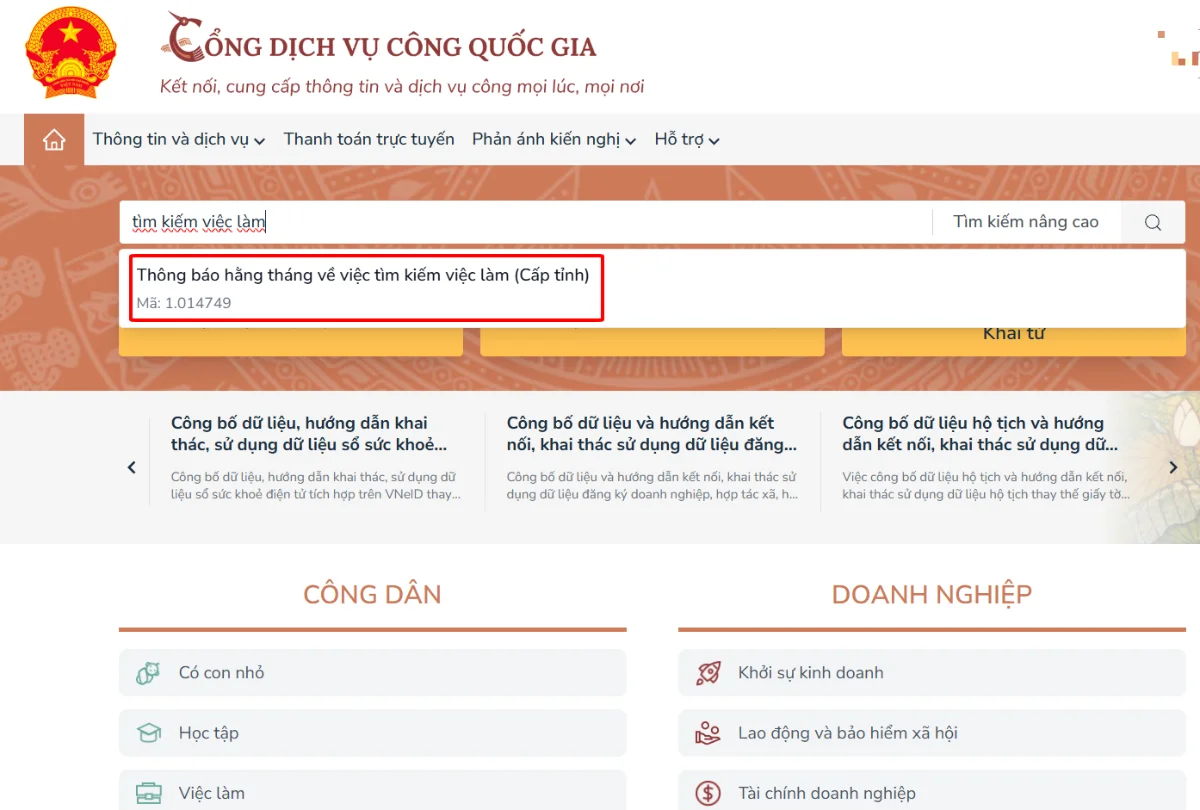 Ảnh chụp màn hình hướng dẫn khai — bước 2: Chọn thủ tục thông báo — Tìm từ khóa "tìm kiếm việc làm" và chọn "Thông báo hằng tháng về việc tìm kiếm việc làm (Cấp tỉnh)".